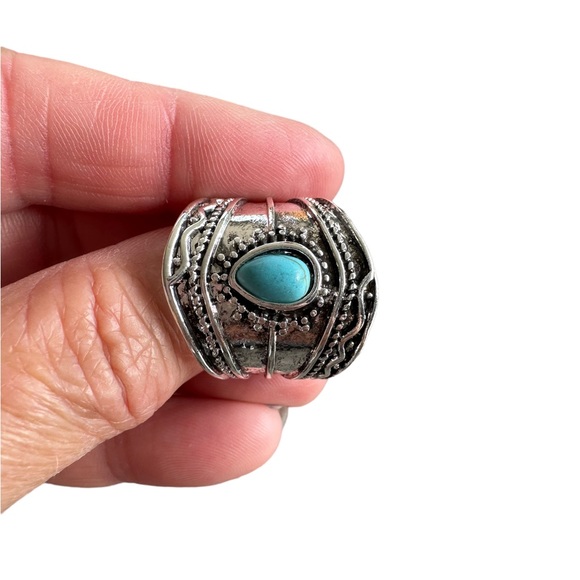 Boho Irregular Shaped Vintage Silver and Turquoise Ring - Picture 2 of 5